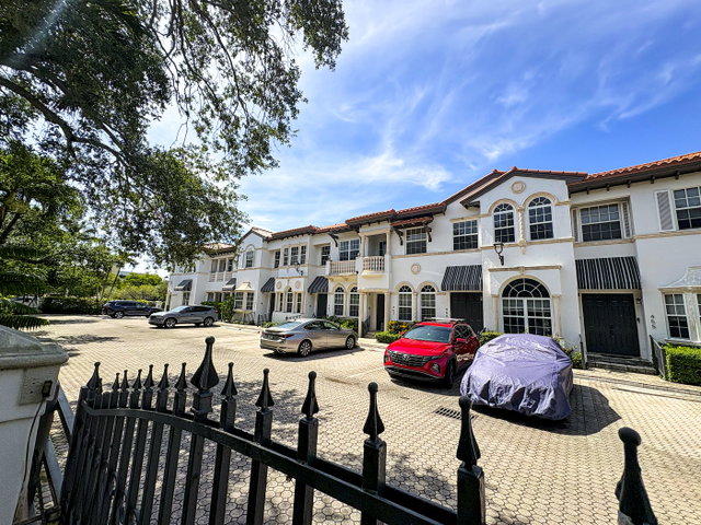427–499 Coral Way  photo 2
